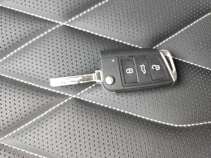 Tiguan L 2022 330TSI AT RWD Smart photo 8