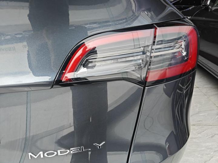 Model Y 2024 RWD photo 7
