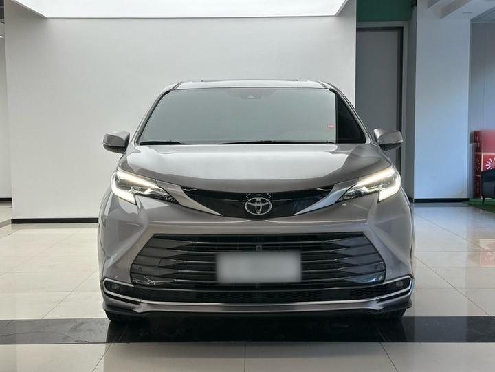 Sienna 2024 2.5L Hybrid Premium photo 2