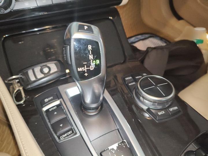 5 Series 2013 525Li Luxury photo 6