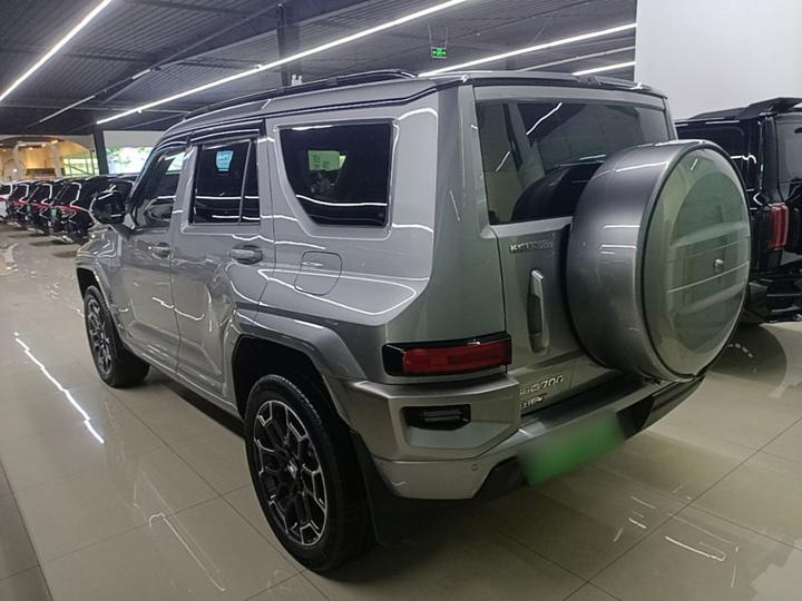 700 EV 2024 Hi4-T photo 4