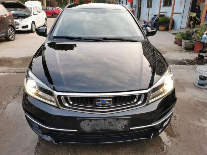 Emgrand 2018 1.5L MT Luxury photo 2