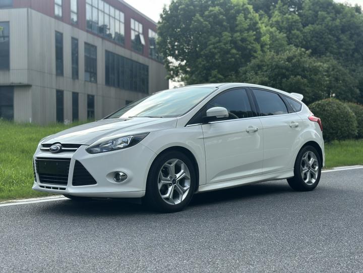 Focus 2012 Hatchback 2.0L AT Luxury Sport