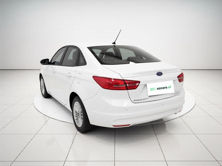 Escort 2015 1.5L MT Comfort photo 4