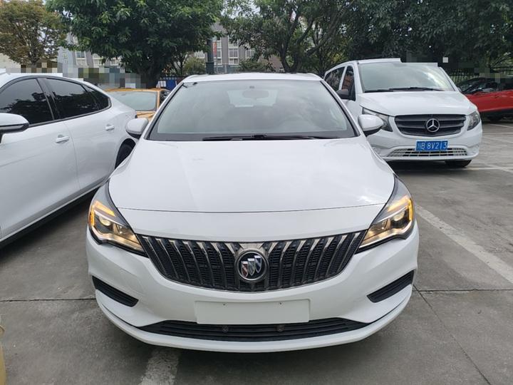Verano 2016 Hatchback 15S AT Progressive photo 2