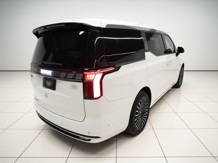 009 2024 7-Seater AWD 108kWh photo 6