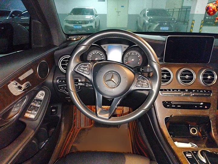 GLC 2016 GLC 300 4MATIC Dynamic photo 3