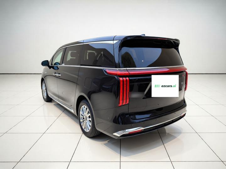 2025 AWD 8 photo 4