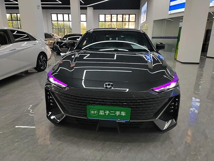 UNI-V 2022 1.5T Excellence photo 2