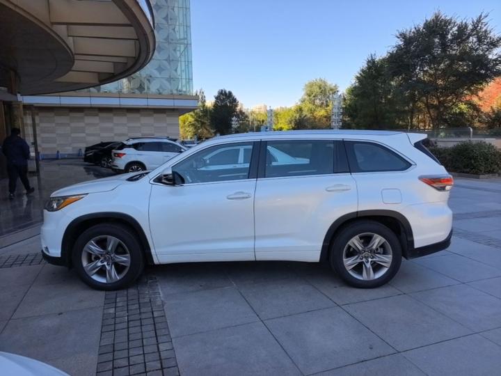 Highlander 2017 2.0T AWD Luxury 7-Seater photo 4