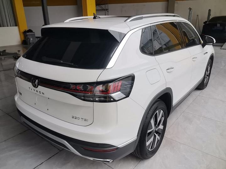 Tayron 2023 330TSI RWD Luxury Plus Advanced photo 6