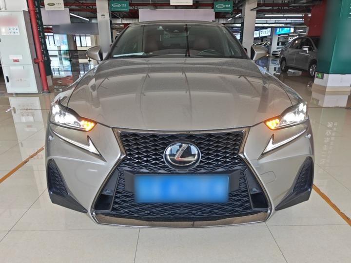 IS 2017 300 F SPORT photo 2