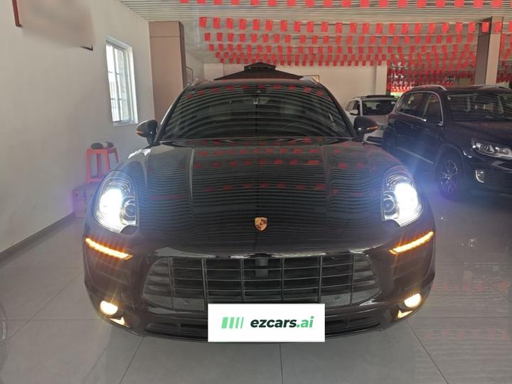 2017 Macan 2.0T photo 2