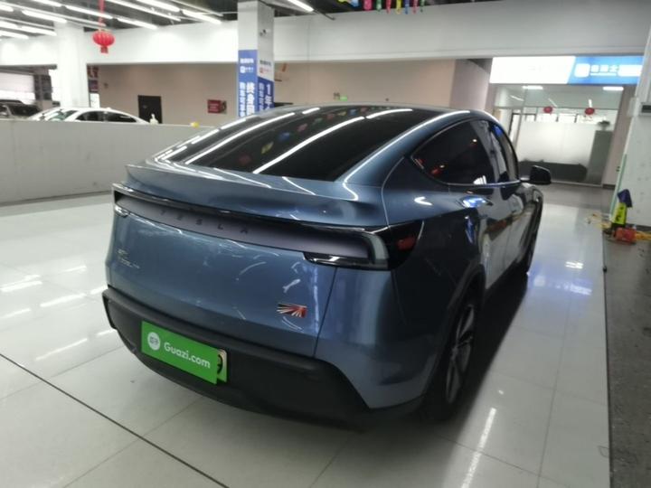 Model Y 2025 Long Range AWD Launch Edition photo 6