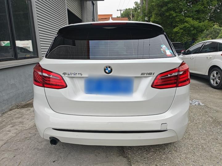 2 Series Wagon 2016 218i Sport Design Package photo 5