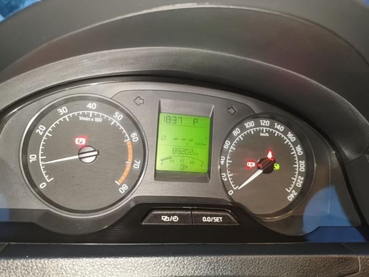 Rapid 2016 1.6L AT photo 4