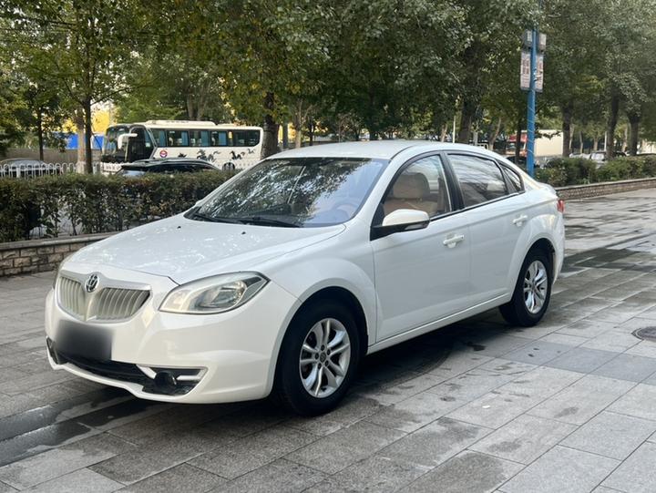 Zhonghua H330 2013 1.5L AT Comfort