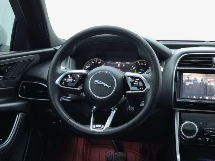 XEL 2020 2.0T 200PS R-DYNAMIC Sport photo 2