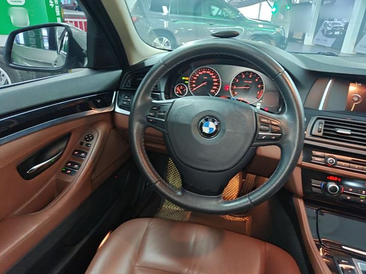 5 Series 2014 520Li photo 2