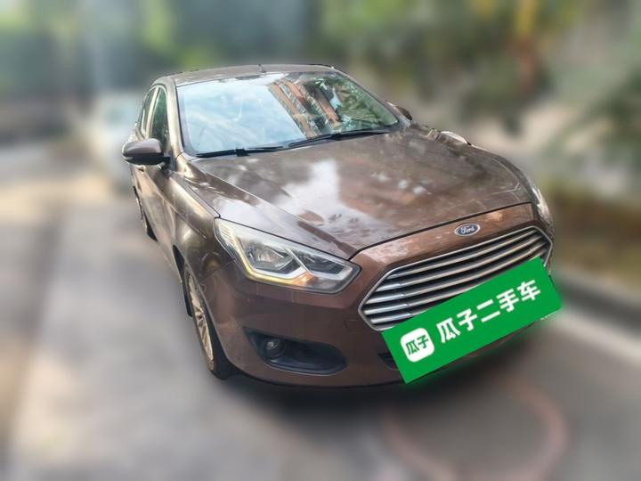 Escort 2015 1.5L AT Comfort photo 3