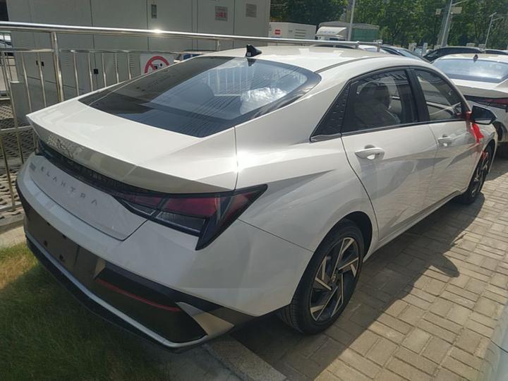 Elantra 2023 1.5L CVT GLX Elite photo 4