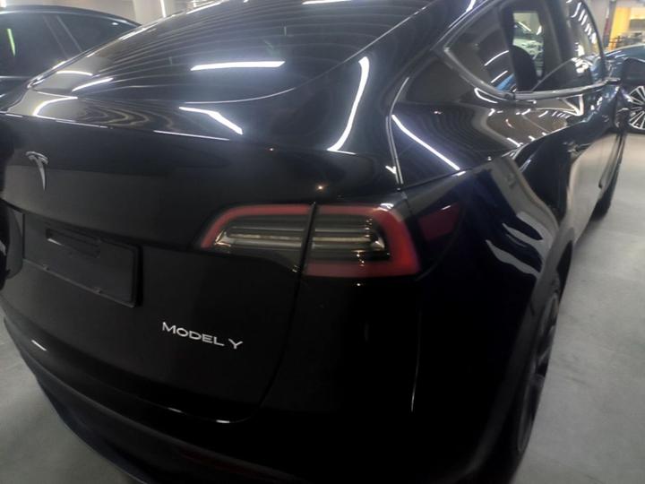 Model Y 2024 RWD photo 7