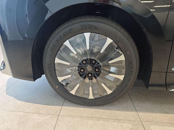 2024 Crown Hybrid 2.5L Supreme Executive photo 6