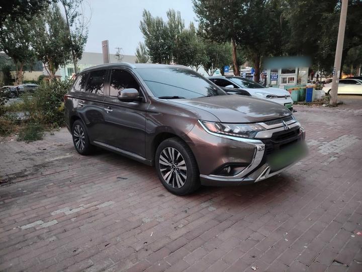 Outlander 2019 2.4L AWD 7-Seater China V photo 3