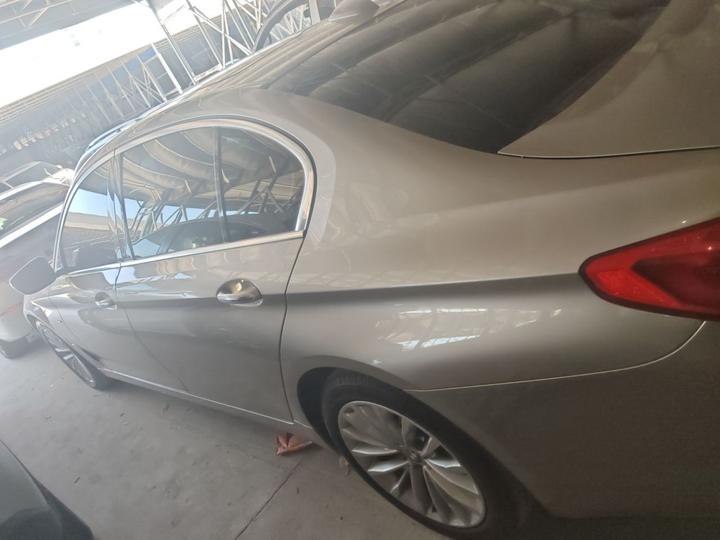 5 Series 2018 Facelift 530Li Leading Luxury photo 3