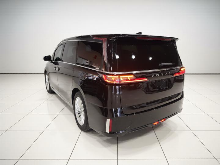 Voyah Dreamer 2024 PHEV Extended Range Premium photo 4