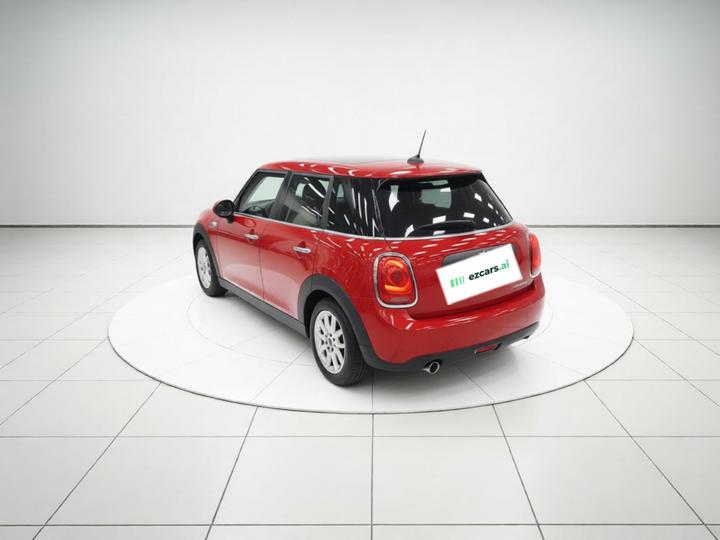2019 1.5T ONE 5-Door photo 4