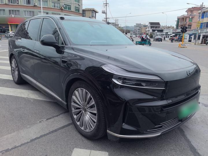 L90 2025 Max 6-Seater 85 photo 3