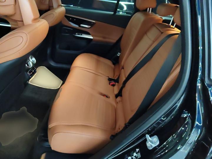 GLC 2023 Facelift GLC 300 L 4MATIC Dynamic 7-Seater photo 4