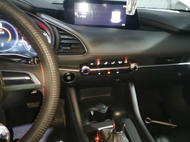 3 Axela 2020 1.5L AT photo 8