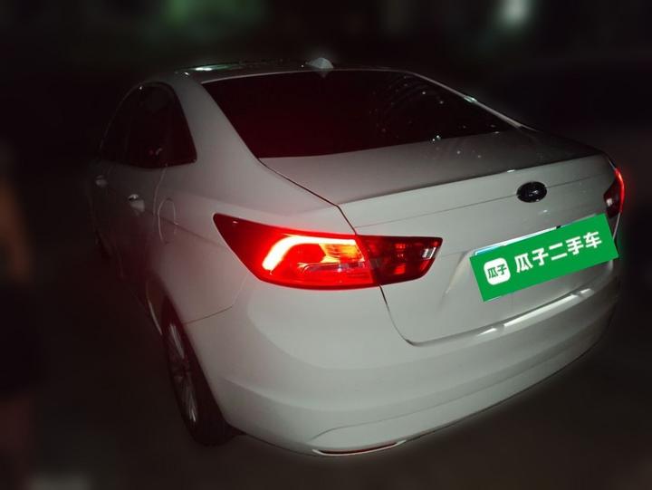 Escort 2017 1.5L MT Comfort photo 4