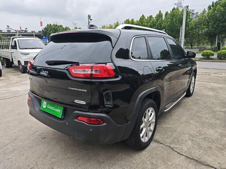 Cherokee 2016 2.0L photo 4