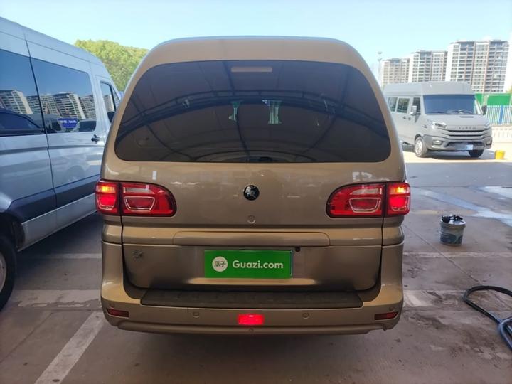 Lingzhi 2023 M5L 1.6L 5-Seater photo 3