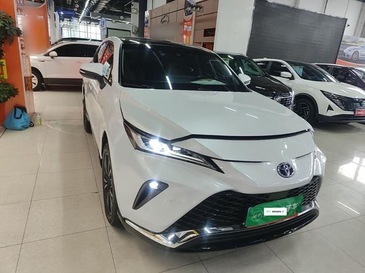 2022 2.0L CVT RWD Premium photo 2