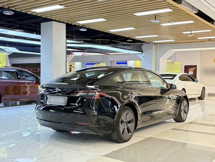 Model 3 2022 RWD photo 2