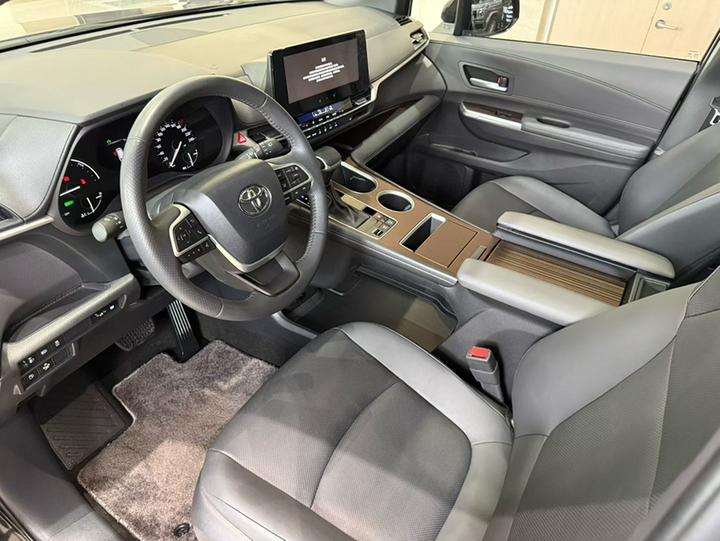 Sienna 2024 2.5L Hybrid Luxury photo 8