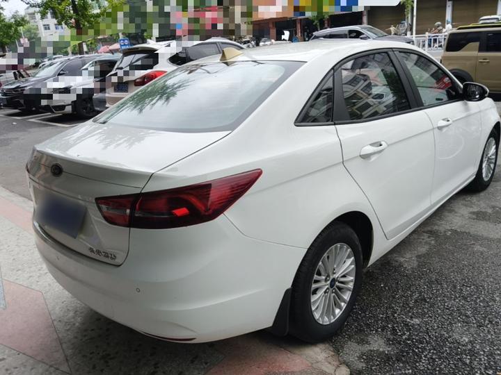Escort 2017 Facelift 1.5L MT Comfort photo 4