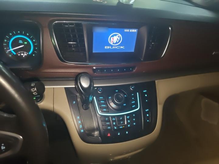 GL8 2014 3.0L XT Luxury Business Flagship photo 5