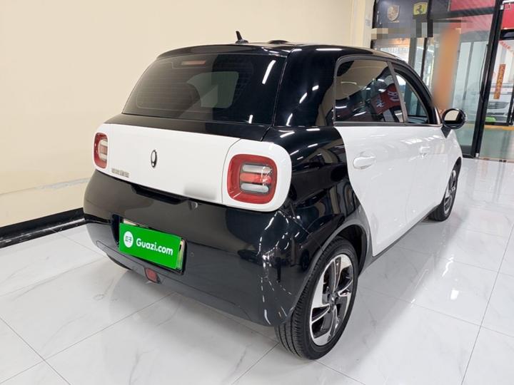 2022 351km Luxury NCM photo 4