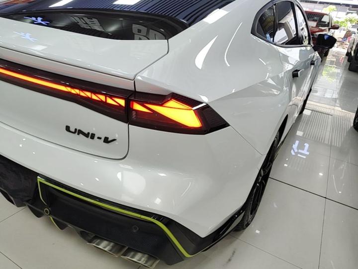 UNI-V 2022 2.0T photo 7