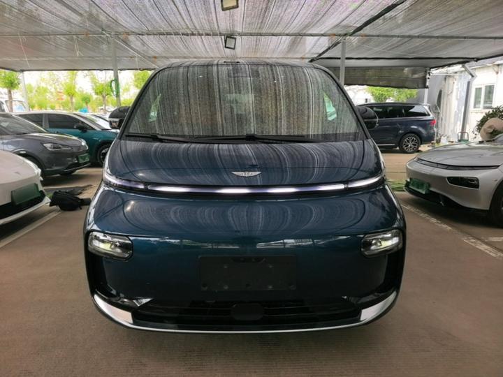L380 2024 140 6-Seater AWD Ultra photo 2