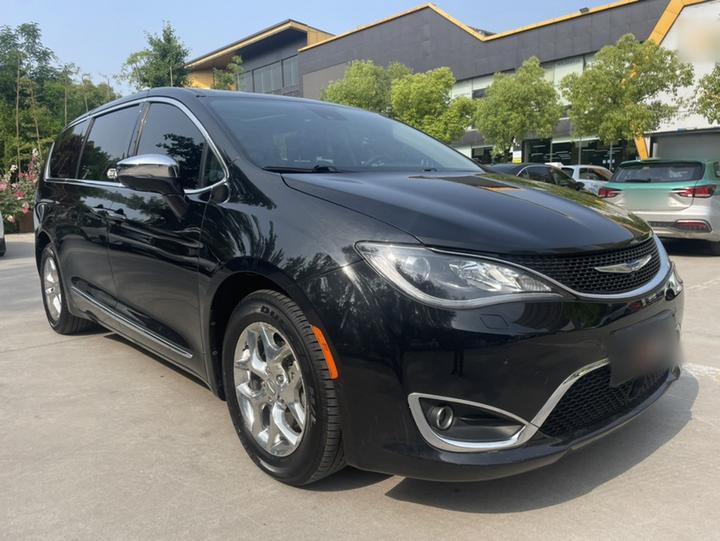 Chrysler Imported 2017 3.6L Exclusive photo 3