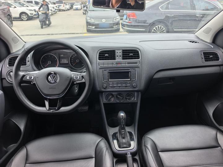 Polo 2016 1.6L AT Comfort photo 8