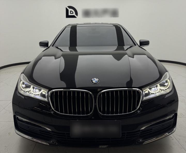 7 Series 2016 730Li Luxury photo 2