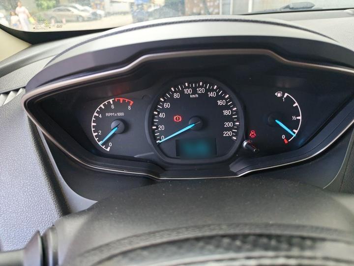 Escort 2015 1.5L MT Comfort photo 4