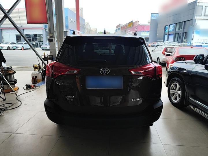 RAV4 2015 2.0L CVT RWD photo 5
